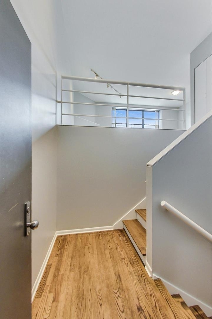 2343 N Greenview Avenue - Photo 2