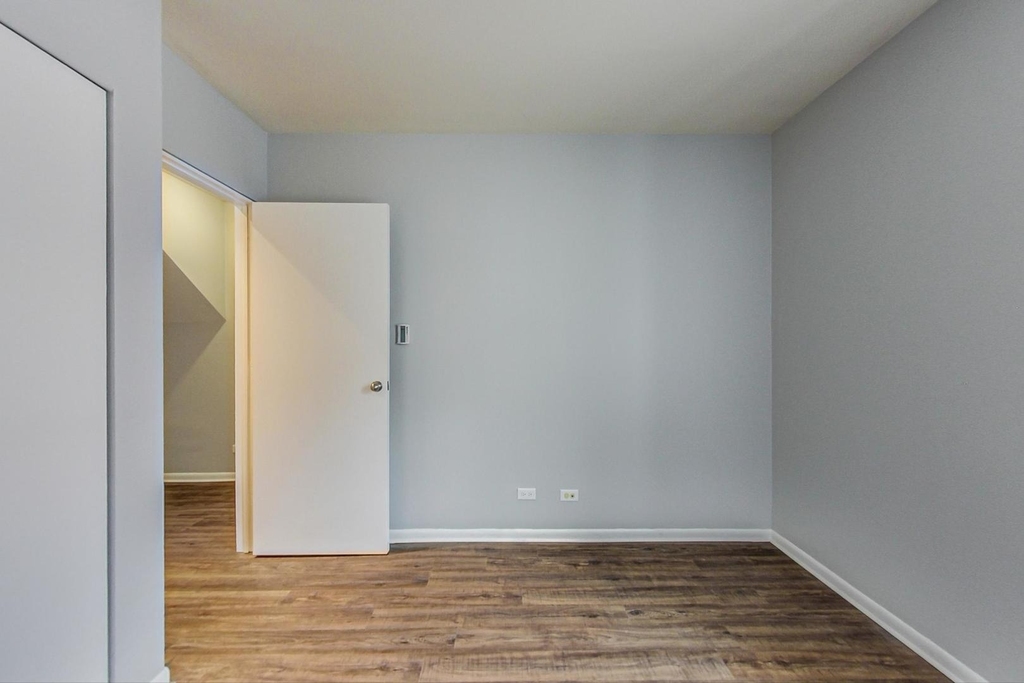 2343 N Greenview Avenue - Photo 15