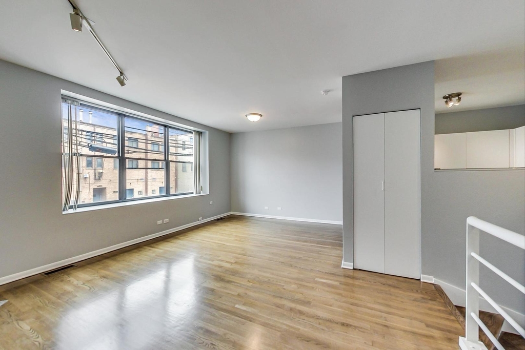 2343 N Greenview Avenue - Photo 4