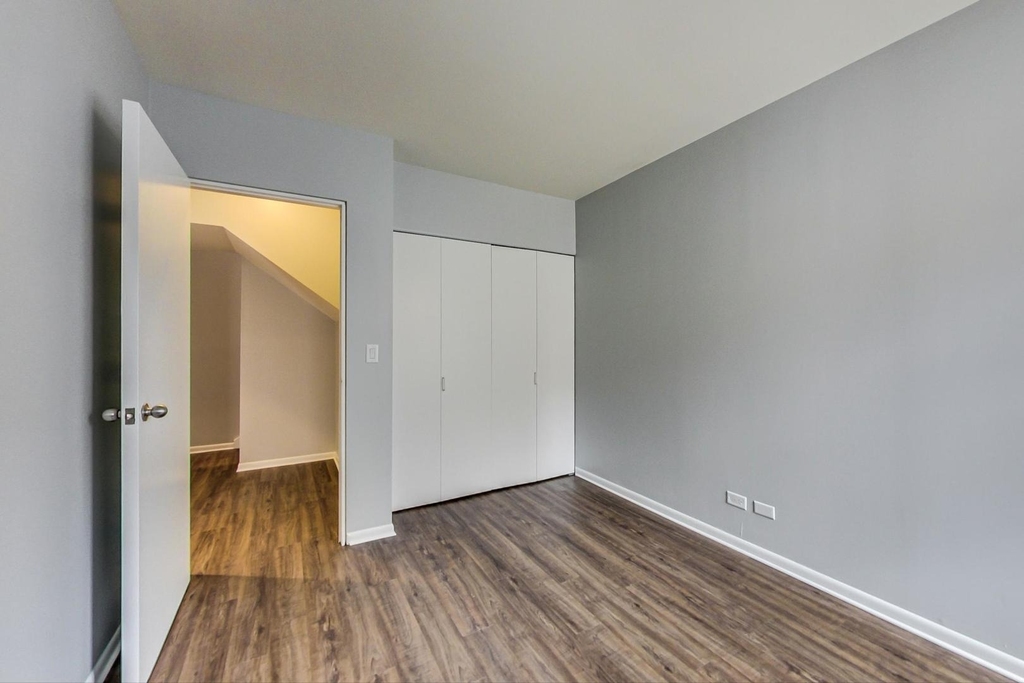2343 N Greenview Avenue - Photo 11