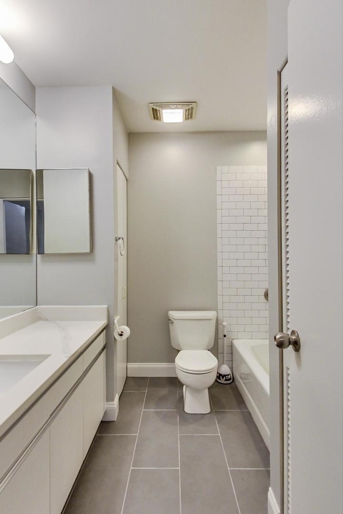 2343 N Greenview Avenue - Photo 16