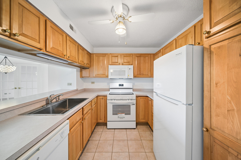511 Aurora Avenue - Photo 2