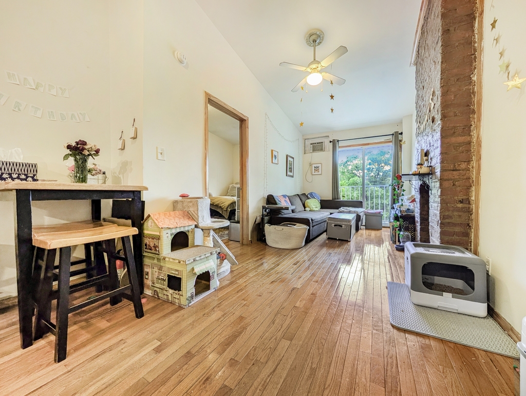 822 Myrtle Avenue - Photo 2