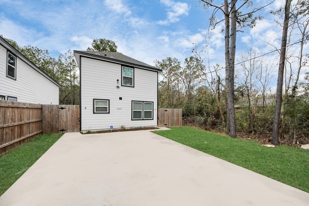 6004 Wedgefield Street - Photo 0