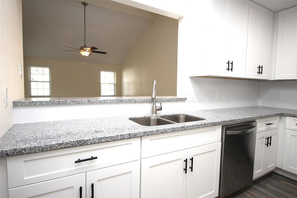 805 Willow Creek Drive - Photo 8