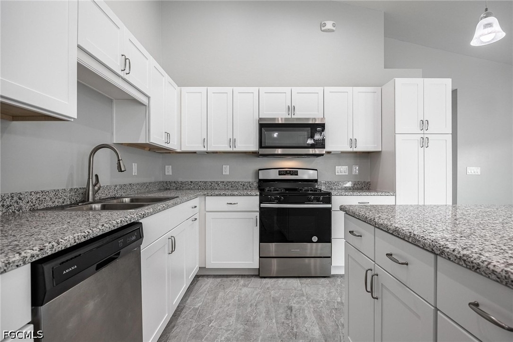 184 Village Circle - Photo 14