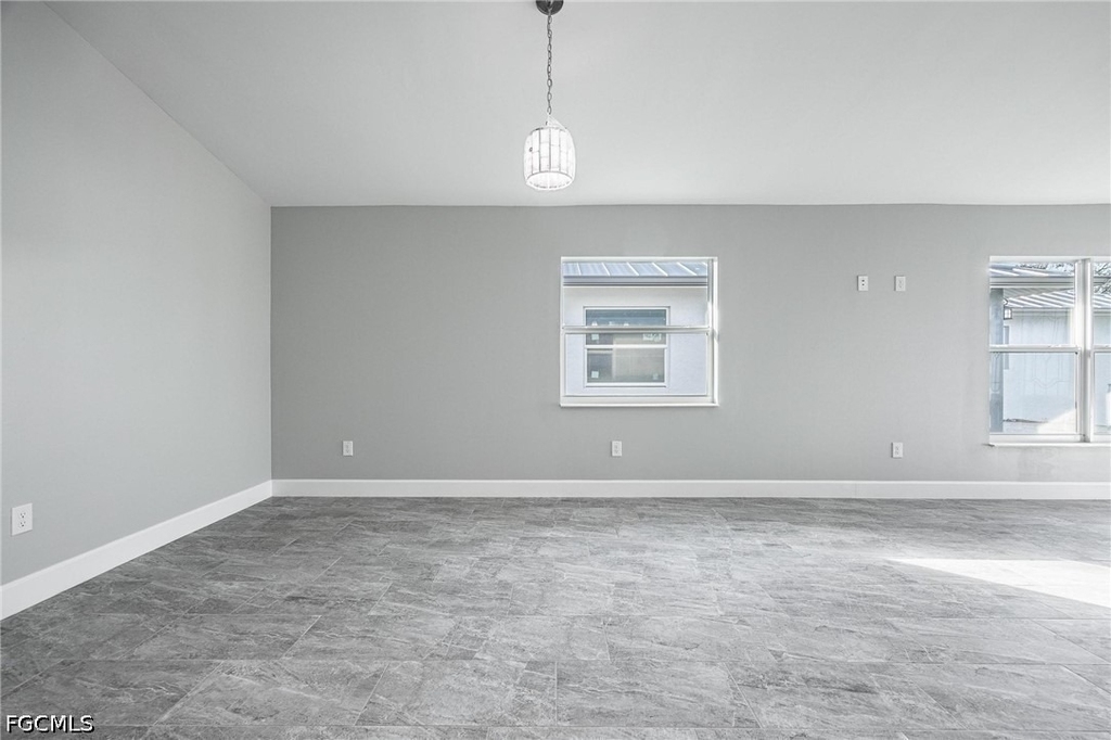 184 Village Circle - Photo 3