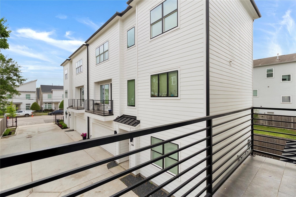 2508 Gray Street - Photo 2