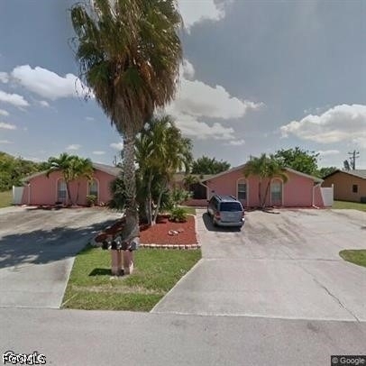 609 Se 23rd Place - Photo 0