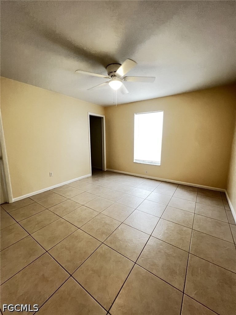 609 Se 23rd Place - Photo 2