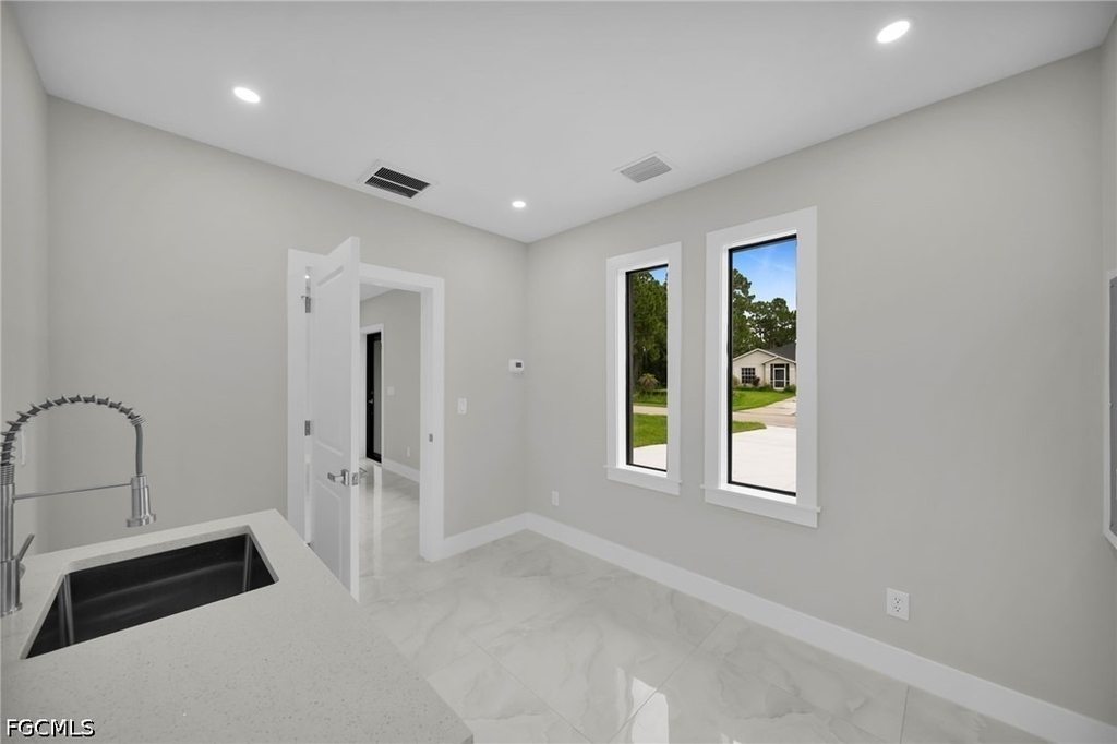 462 Lampion Avenue S - Photo 4