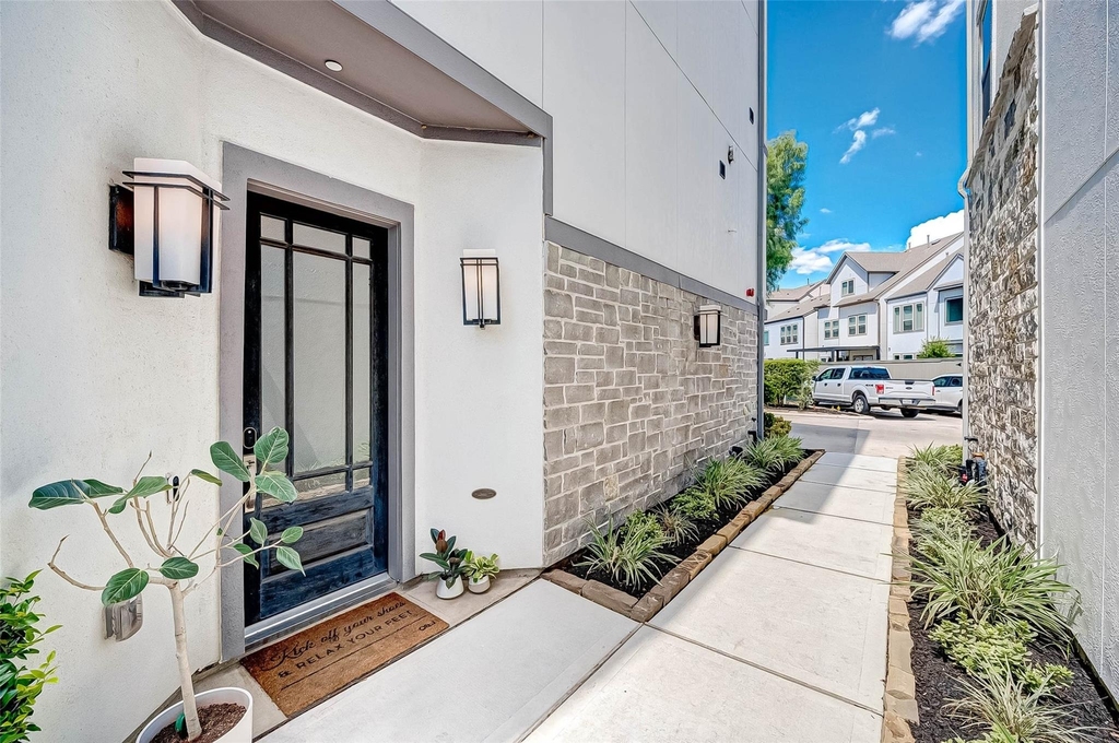 715 Algona Avenue - Photo 2