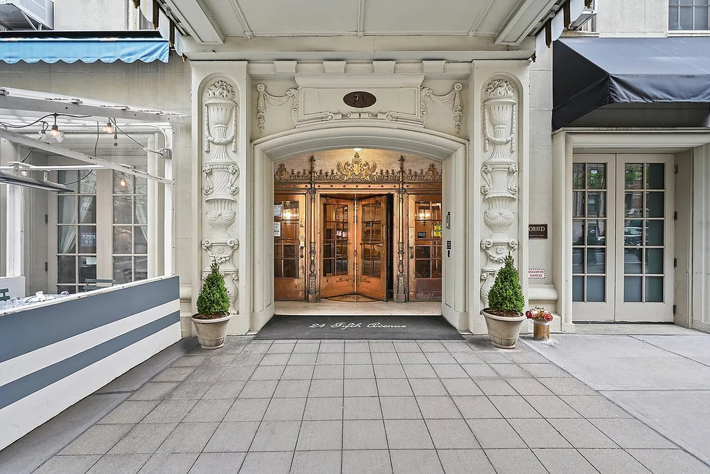 24 Fifth Avenue, Unit 701 - Photo 6