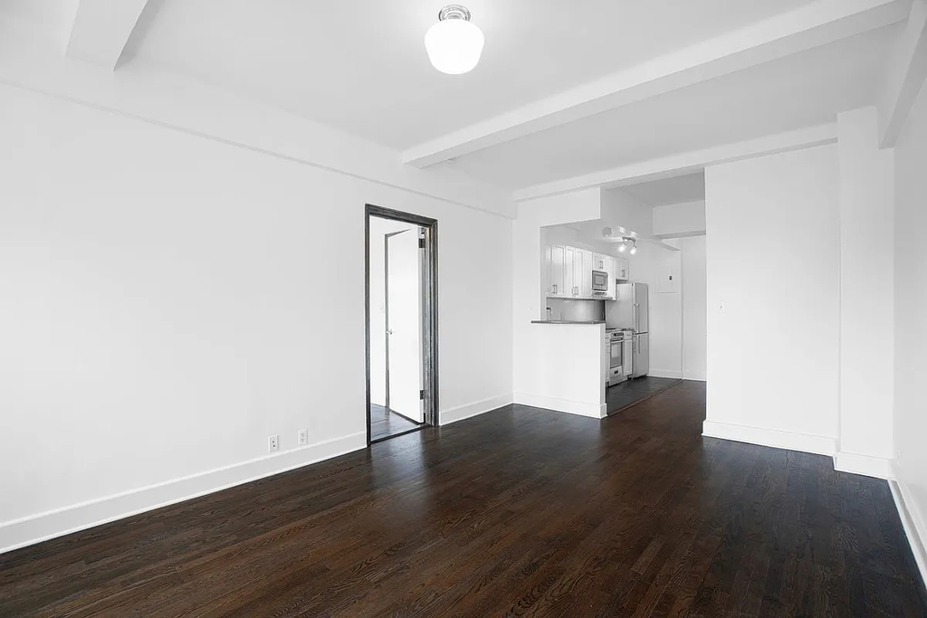 24 Fifth Avenue, Unit 701 - Photo 4