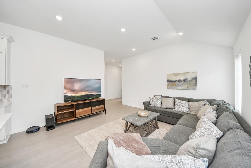 2406 Aquamarine Lane - Photo 4