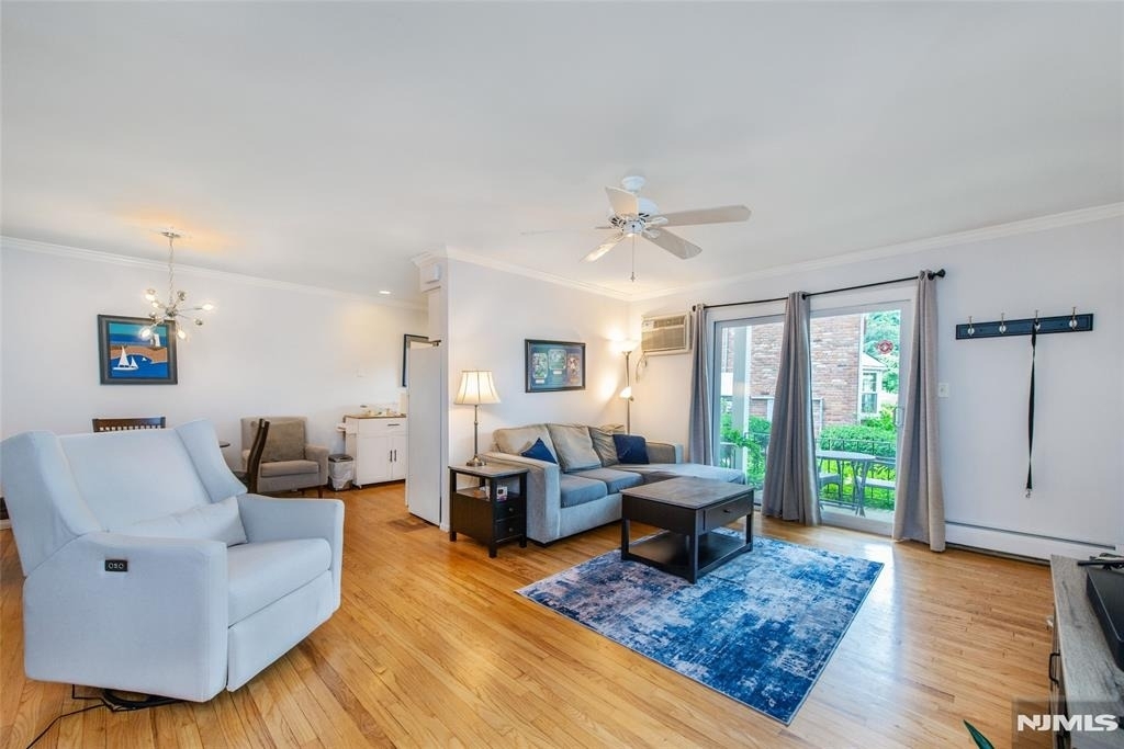 320 South - Photo 1