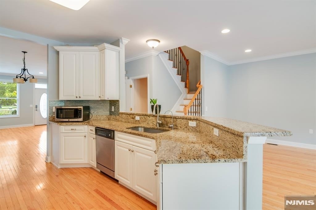 1503 Whitney - Photo 4