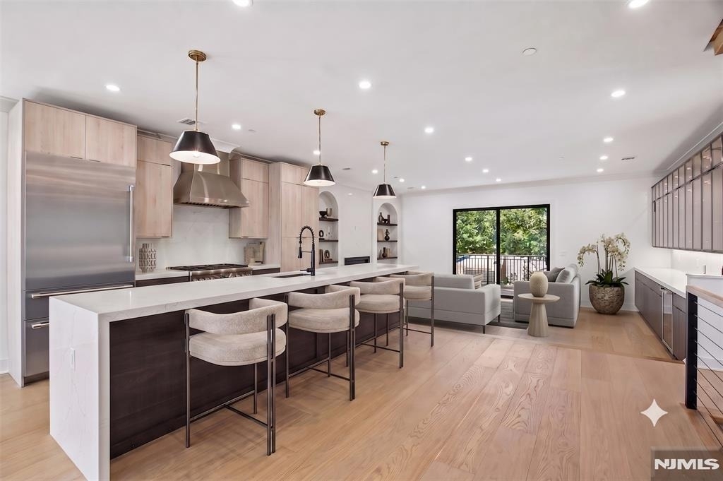 2189 Jones - Photo 4