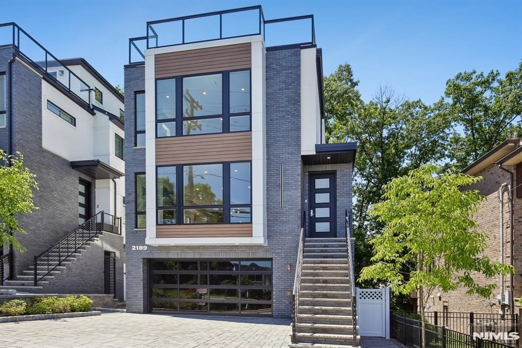 2189 Jones - Photo 0