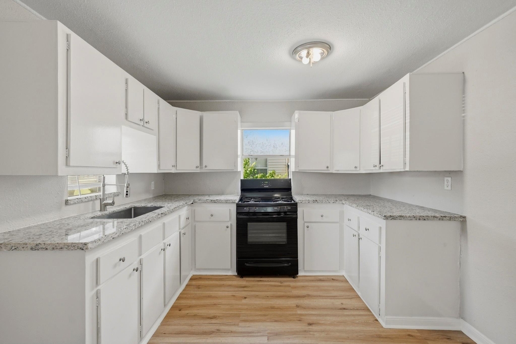 915 S Shanks Street - Photo 4