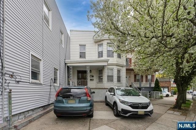 1012 Paterson Plank - Photo 2