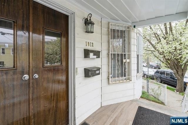 1012 Paterson Plank - Photo 0