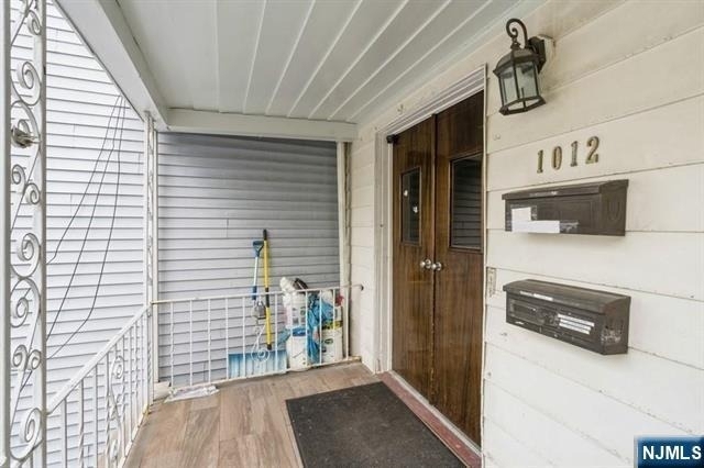 1012 Paterson Plank - Photo 1