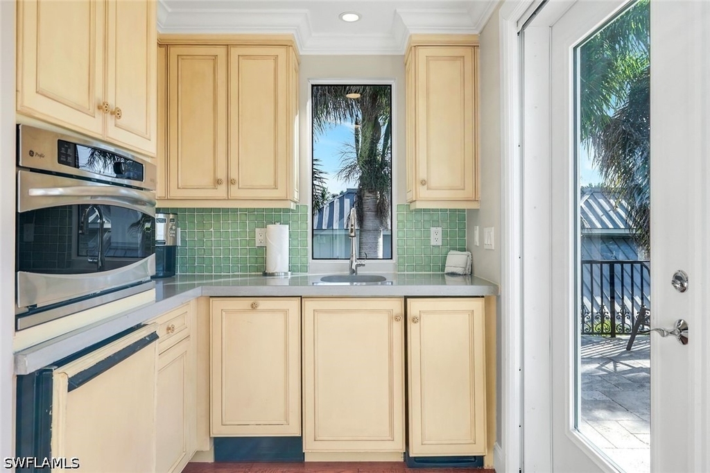 210 Central Avenue - Photo 32