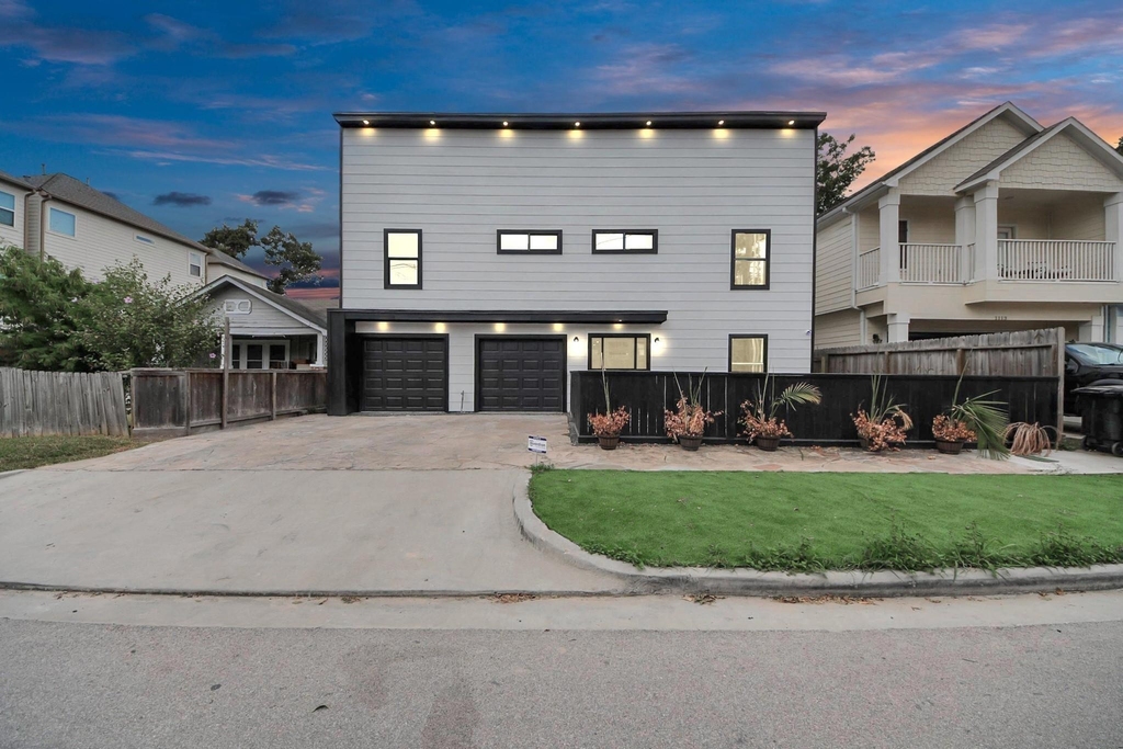 1111 E 27th Street Street - Photo 0