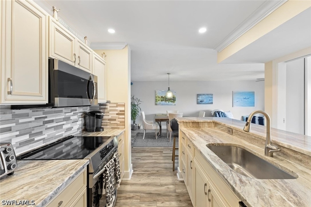 555 Park Shore Drive - Photo 7