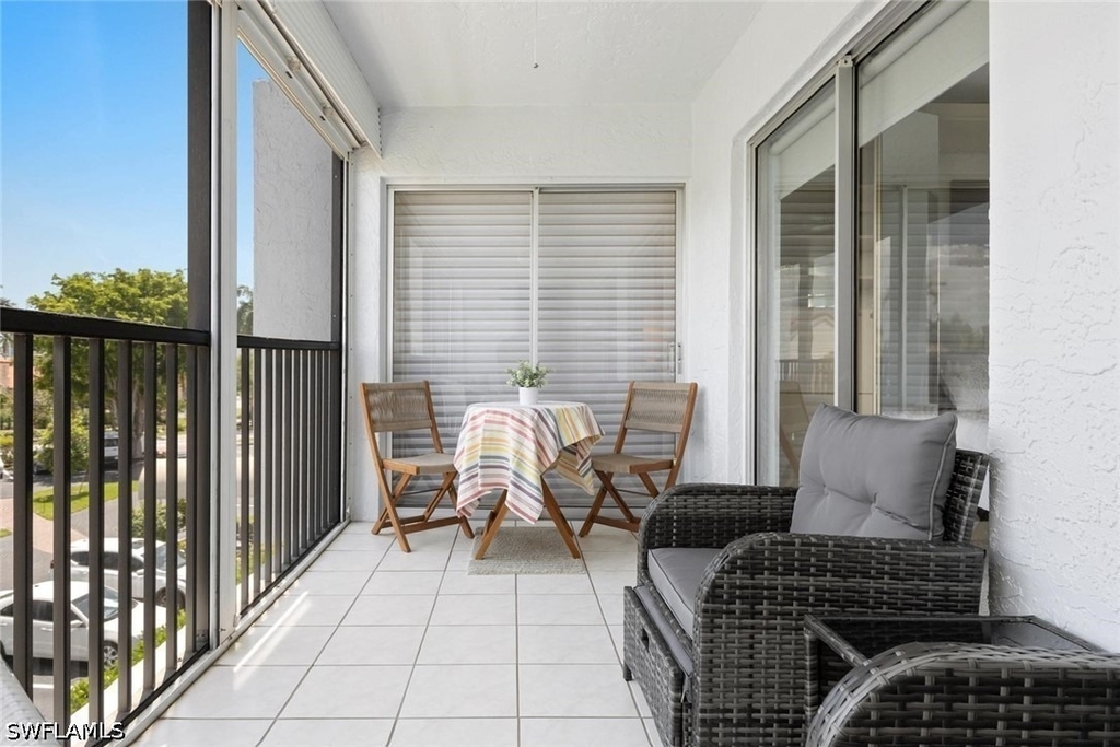 555 Park Shore Drive - Photo 9