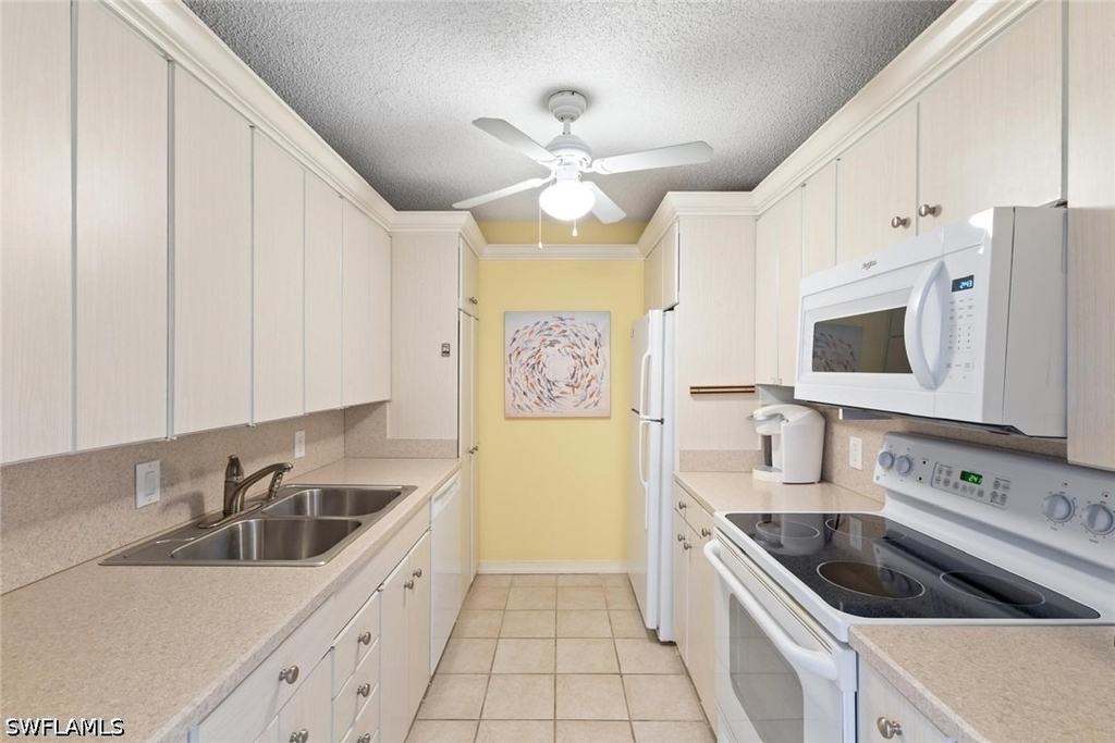 555 Park Shore Drive - Photo 8