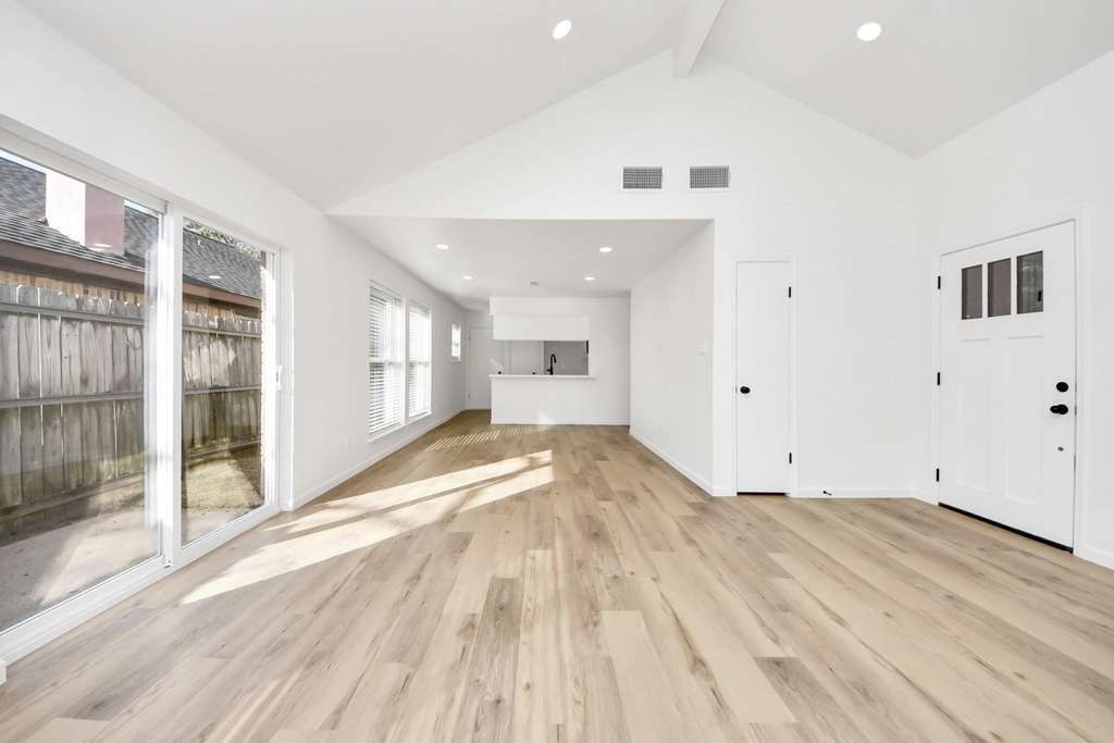 3305 Avenue R - Photo 3