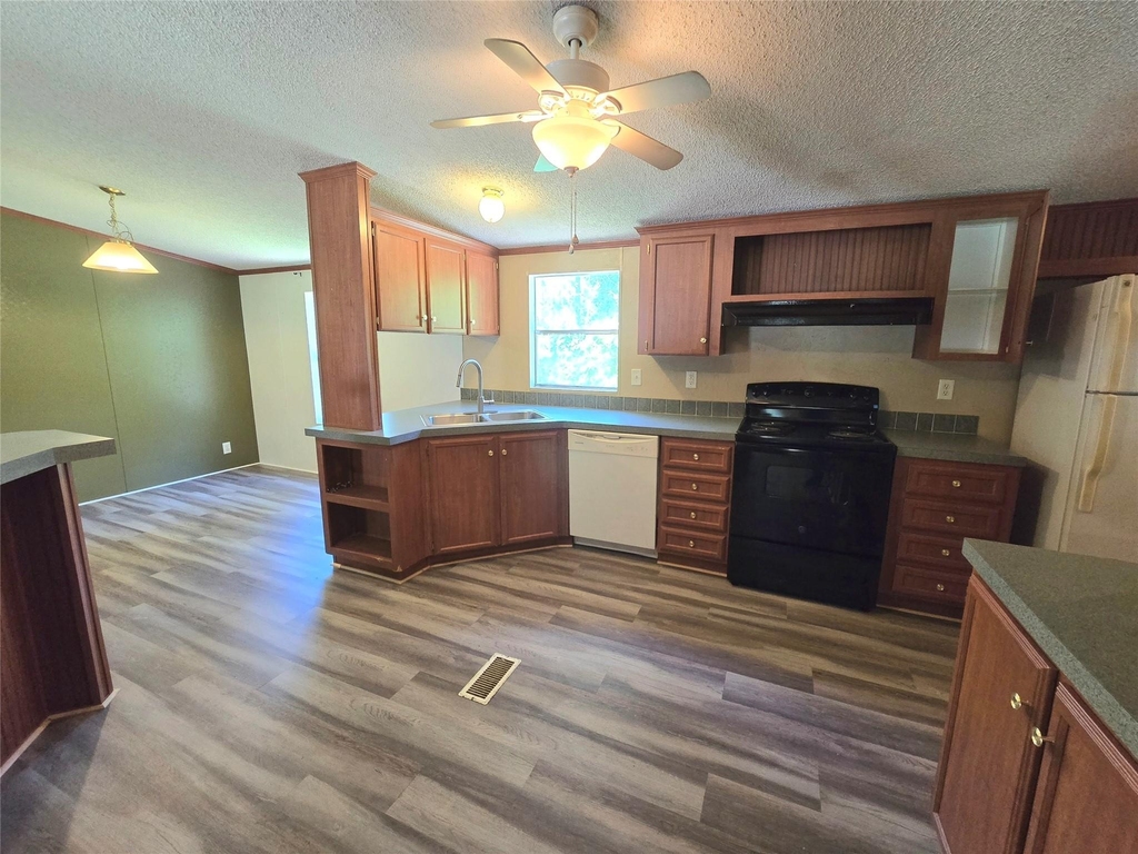 111 Lakeside Woods Drive - Photo 4