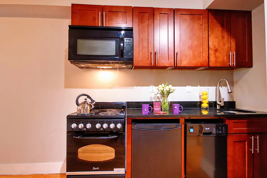 Copy of 11 Waverly Place, Unit 5h - Photo 0