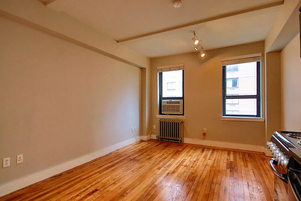 Copy of 11 Waverly Place, Unit 5h - Photo 2