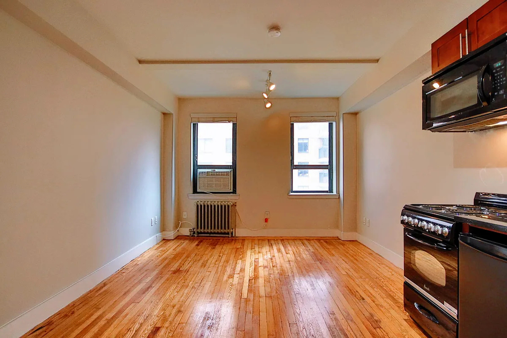 Copy of 11 Waverly Place, Unit 5h - Photo 3