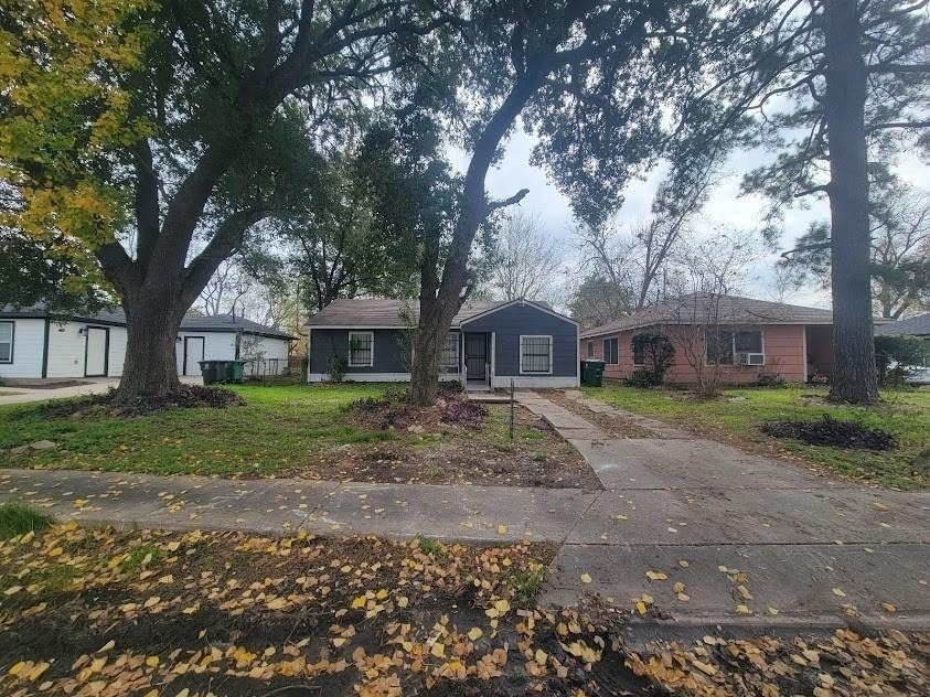 5318 Chennault Road - Photo 1