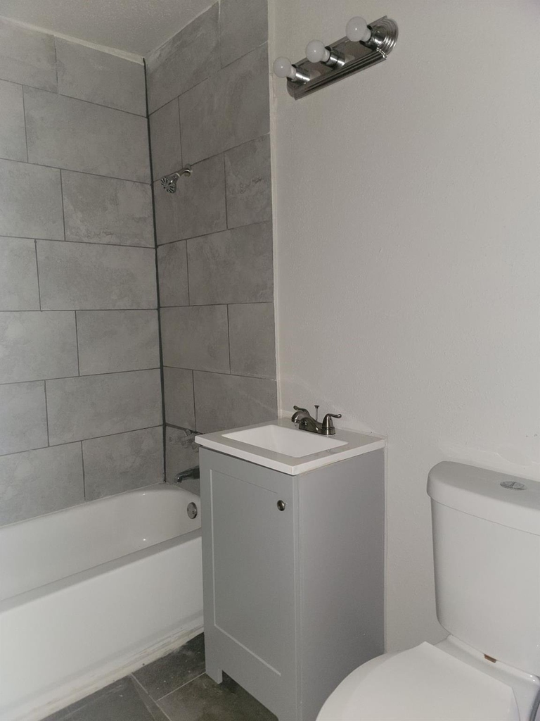 5318 Chennault Road - Photo 10
