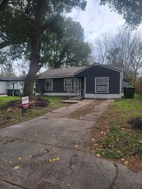 5318 Chennault Road - Photo 0