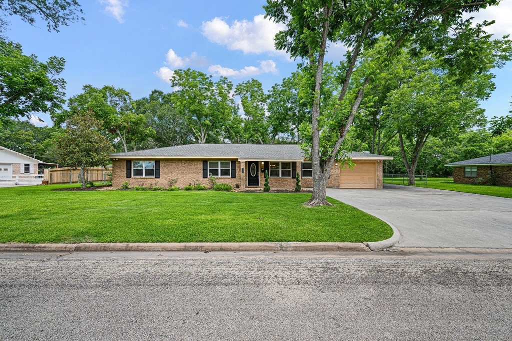 411 E Norris Street - Photo 0