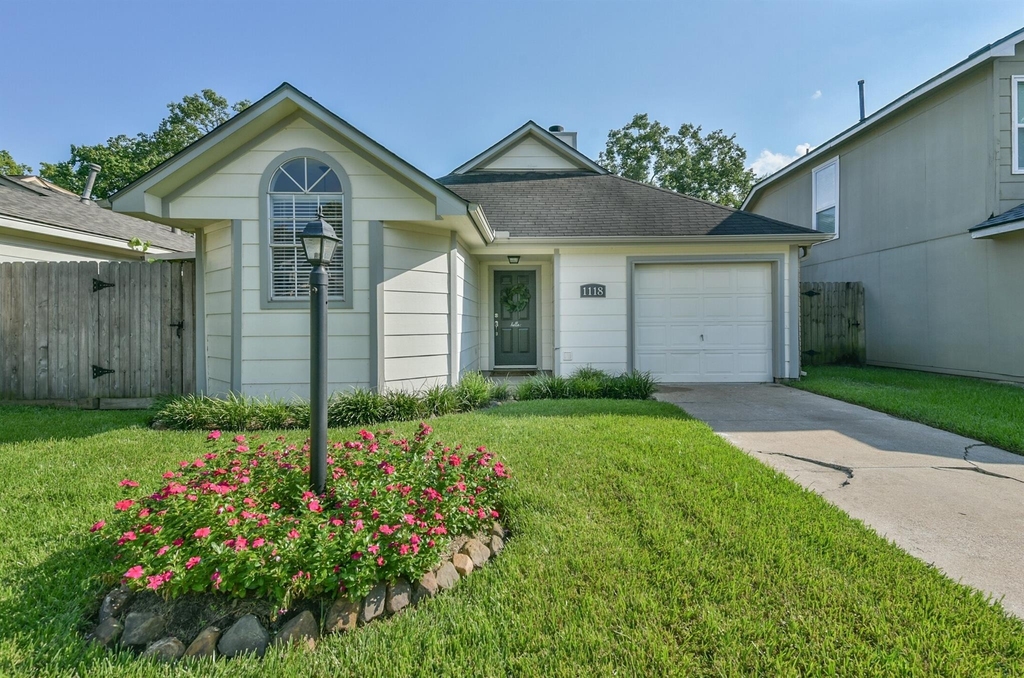 1118 Chelsea Lane - Photo 0