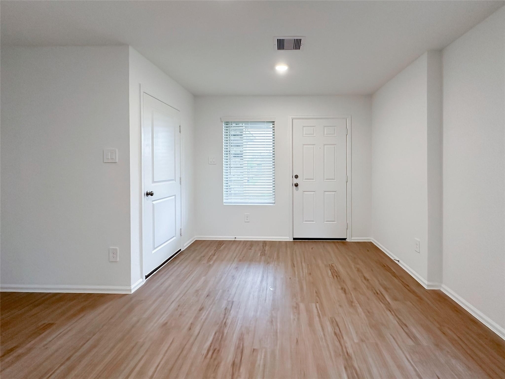 1515 Las Cuevas Drive - Photo 3