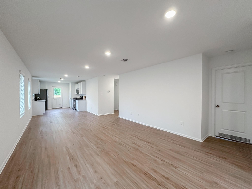 1515 Las Cuevas Drive - Photo 4