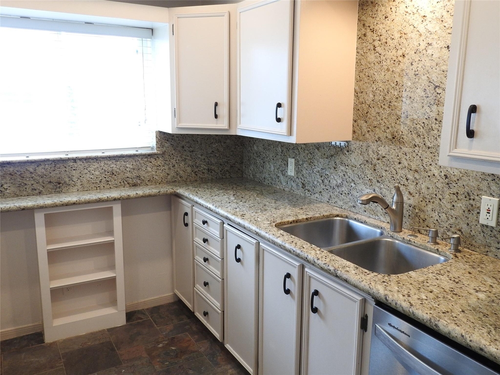 218 Stratford Street - Photo 12