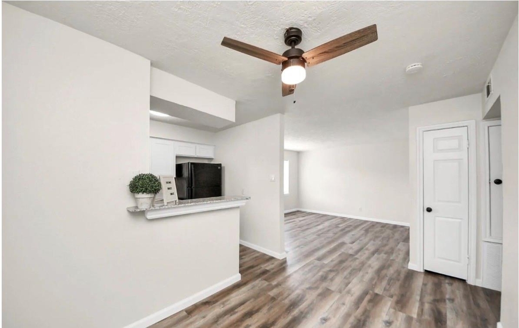 2110 Melbourne Street - Photo 0