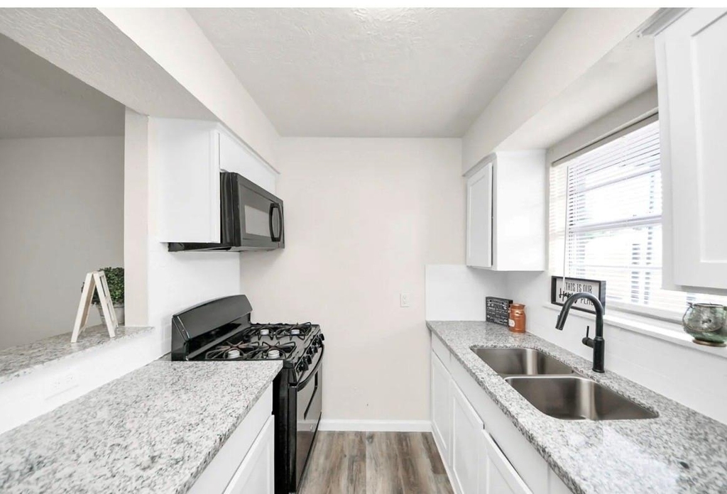 2110 Melbourne Street - Photo 4