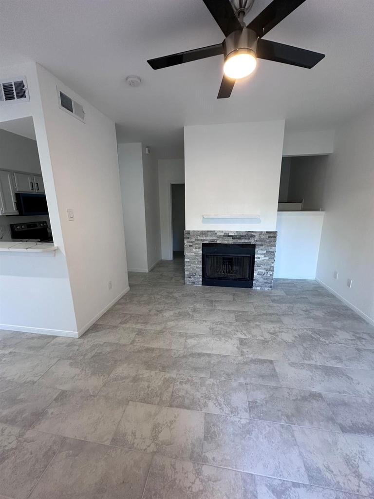 2121 El Paseo Street - Photo 2