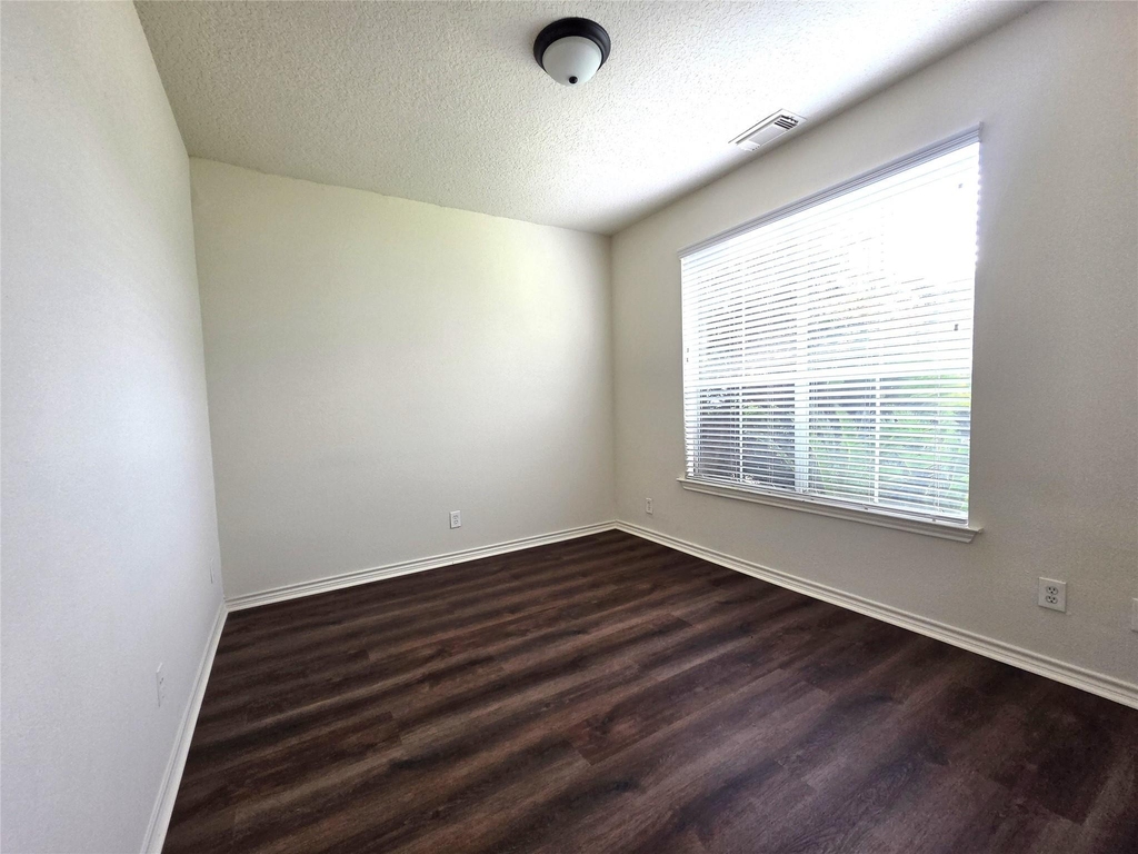 2202 Cherry Hill Court - Photo 3