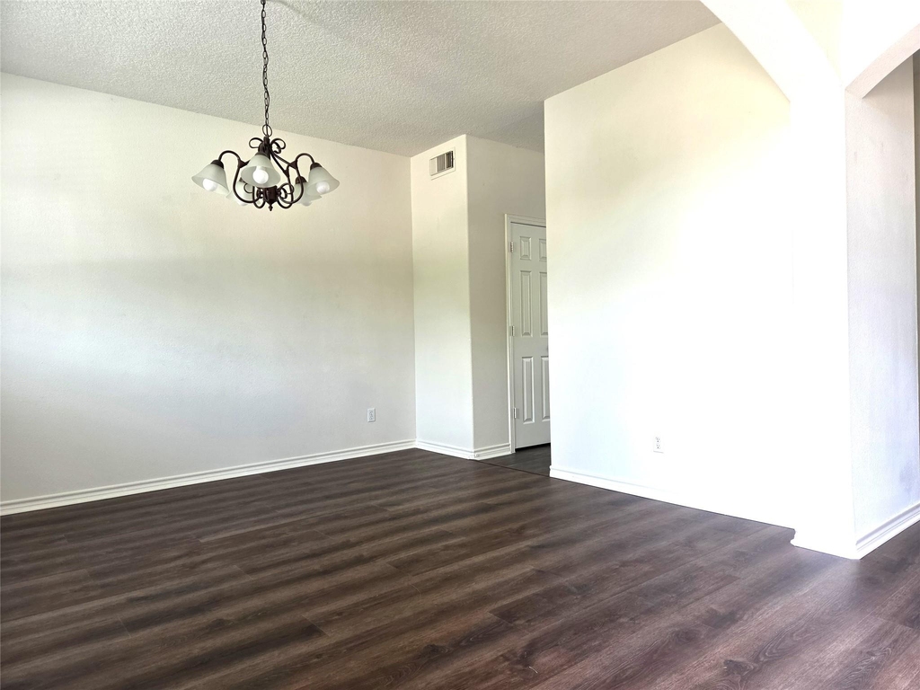 2202 Cherry Hill Court - Photo 4